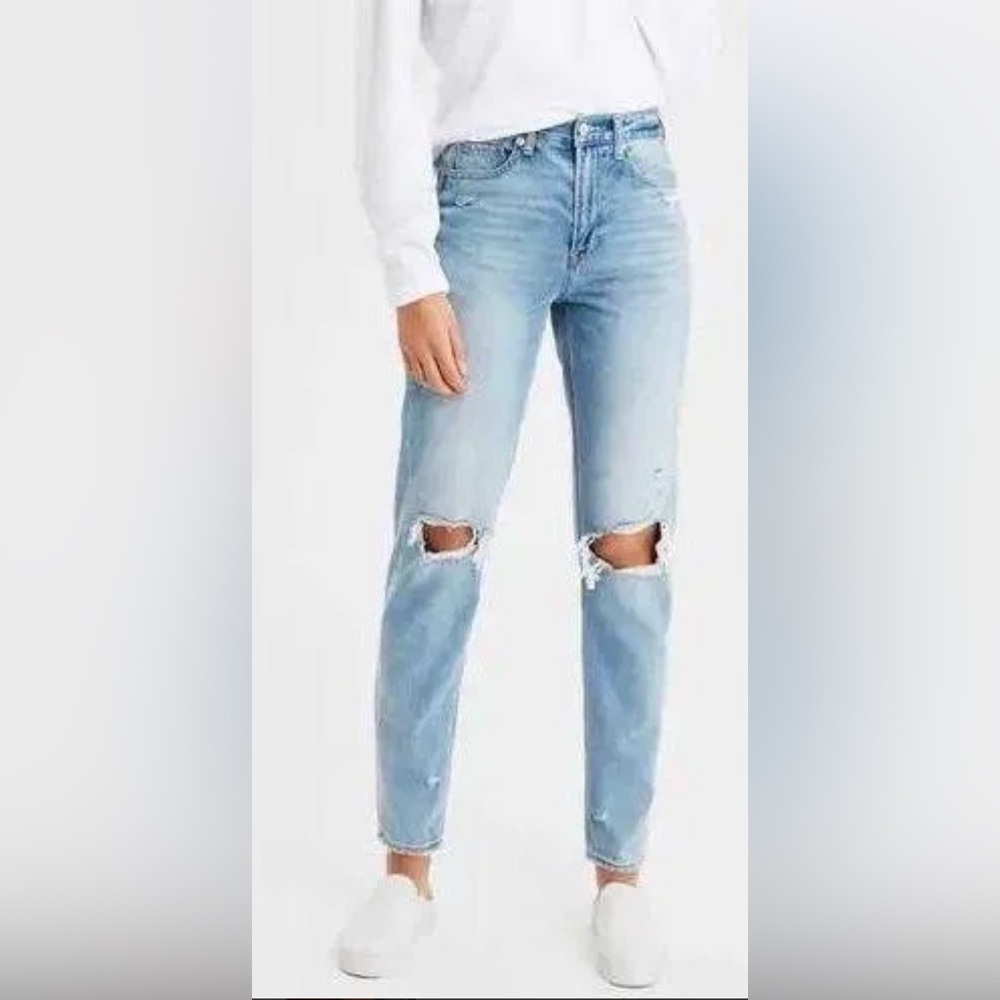 American Eagle High Rise Mom Jean